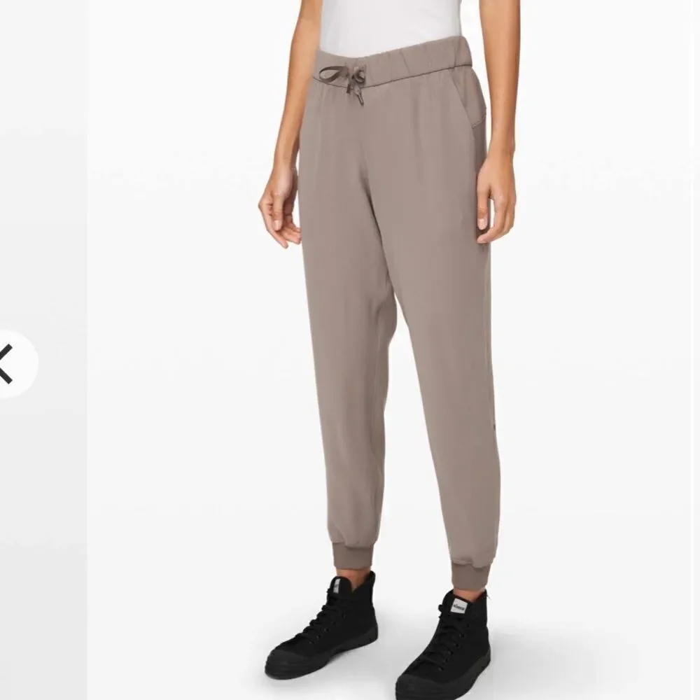 Lululemon On The Fly Jogger Carbon Dust